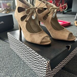 ANA Chance Taupe Heels